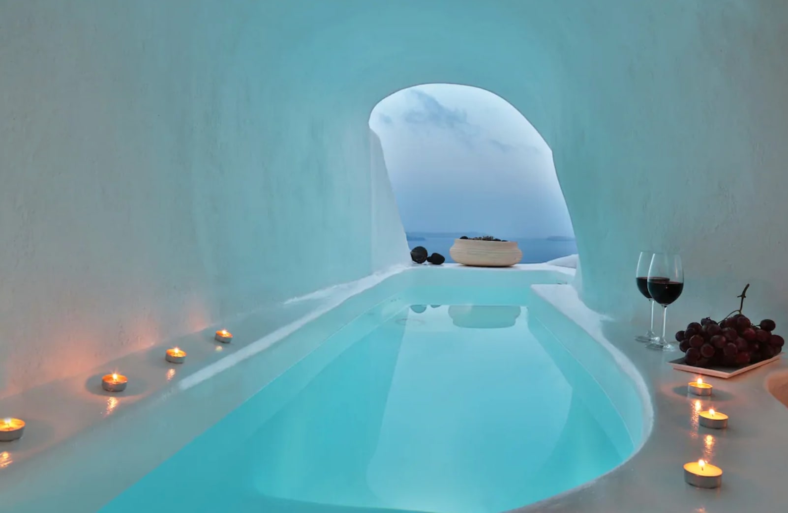 Cave accommodation in Santorini